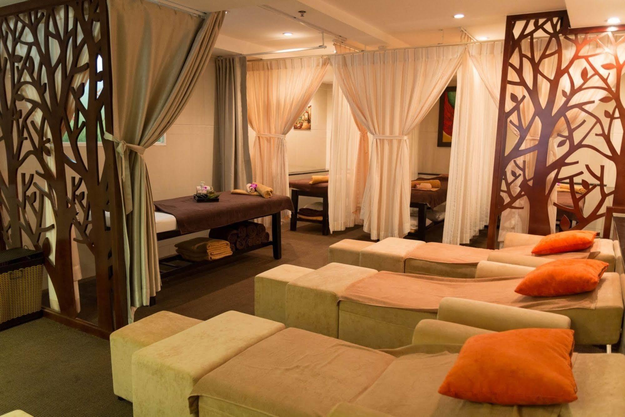 Valentine Luxury Hotel - 31 Bui Vien Street Thành Pho Ho Chí Minh Esterno foto