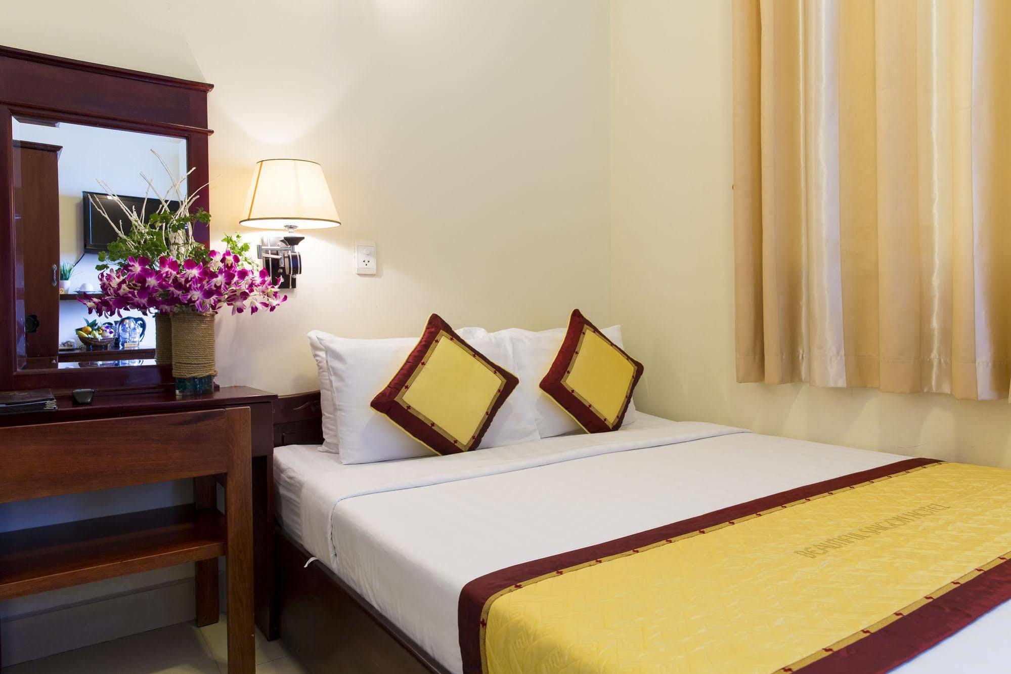 Valentine Luxury Hotel - 31 Bui Vien Street Thành Pho Ho Chí Minh Esterno foto
