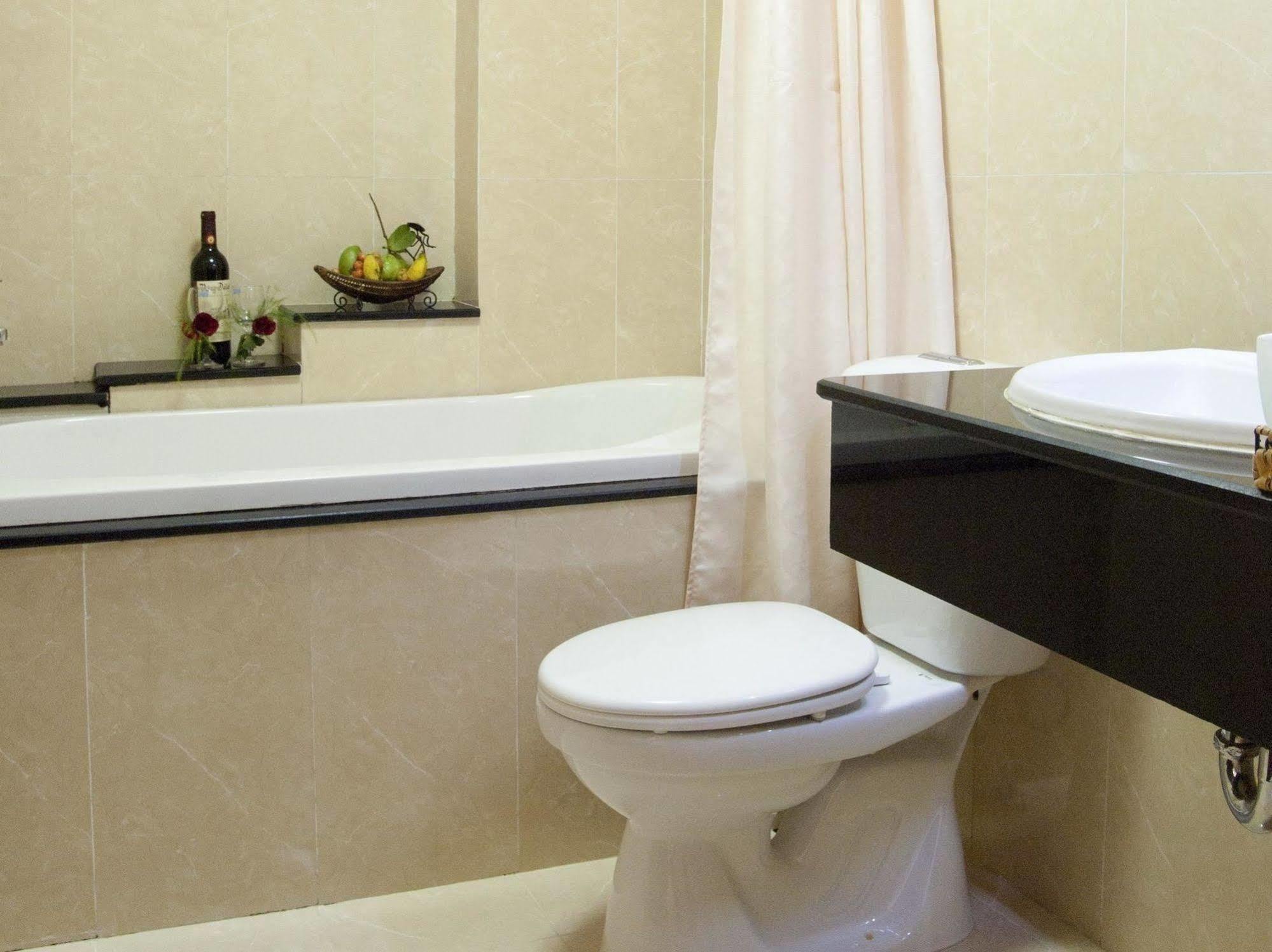 Valentine Luxury Hotel - 31 Bui Vien Street Thành Pho Ho Chí Minh Esterno foto