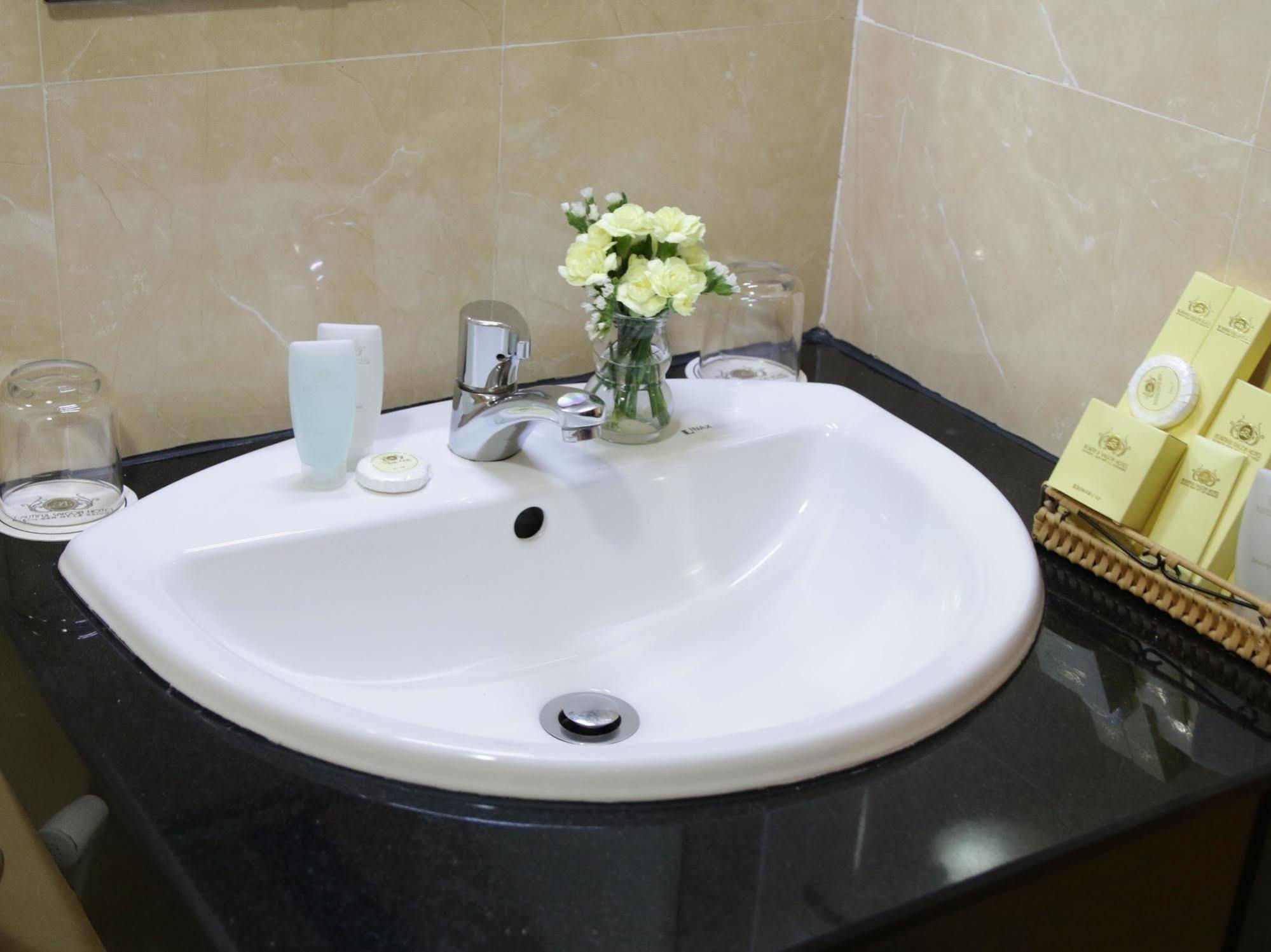Valentine Luxury Hotel - 31 Bui Vien Street Thành Pho Ho Chí Minh Esterno foto